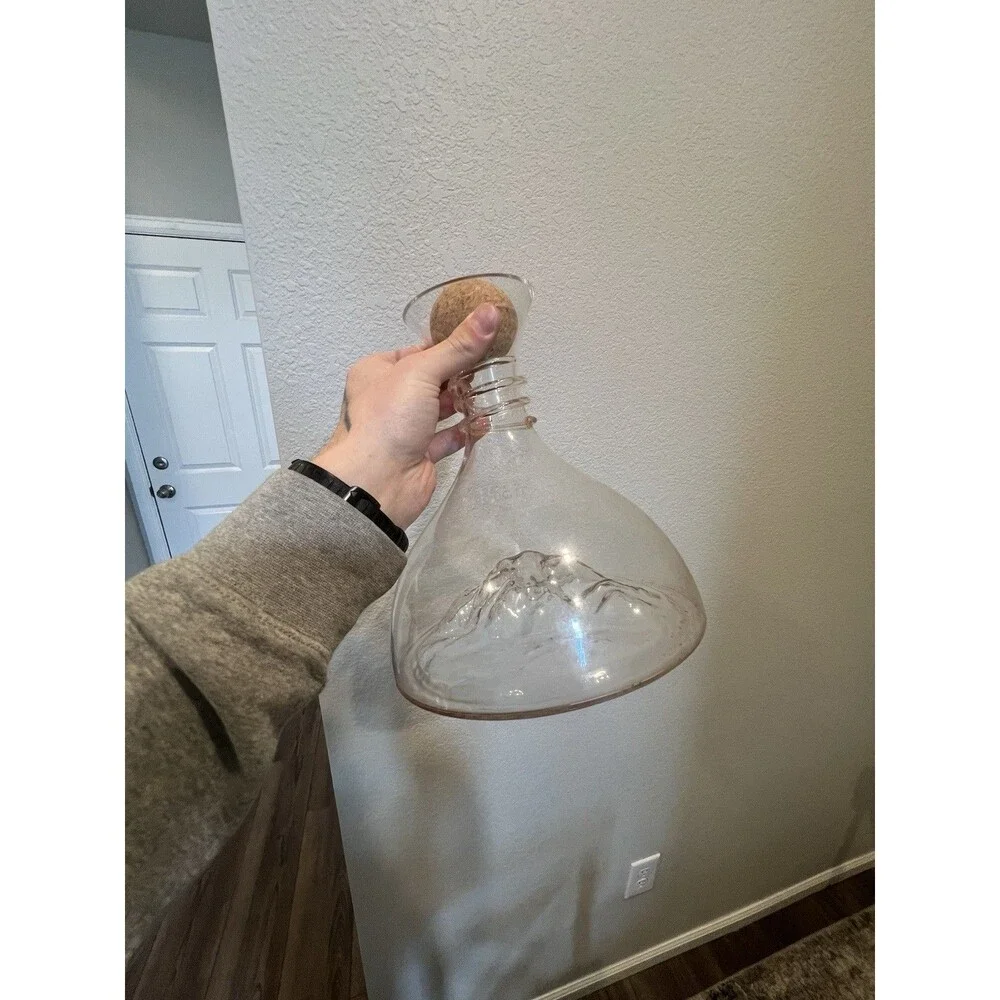 Glass Wine Decanter 1L  Stopper, Mountain design Theme *New*